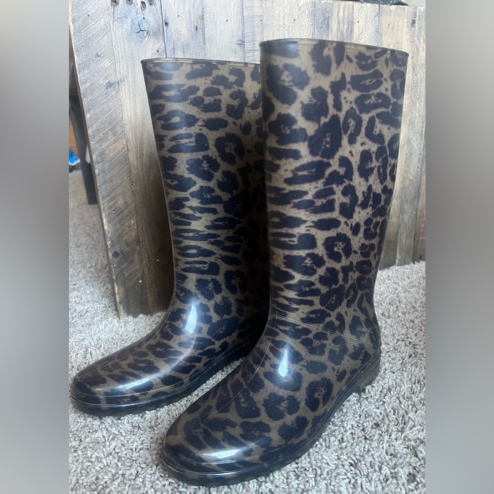 Stuart Weitzman leopard rain boots size large